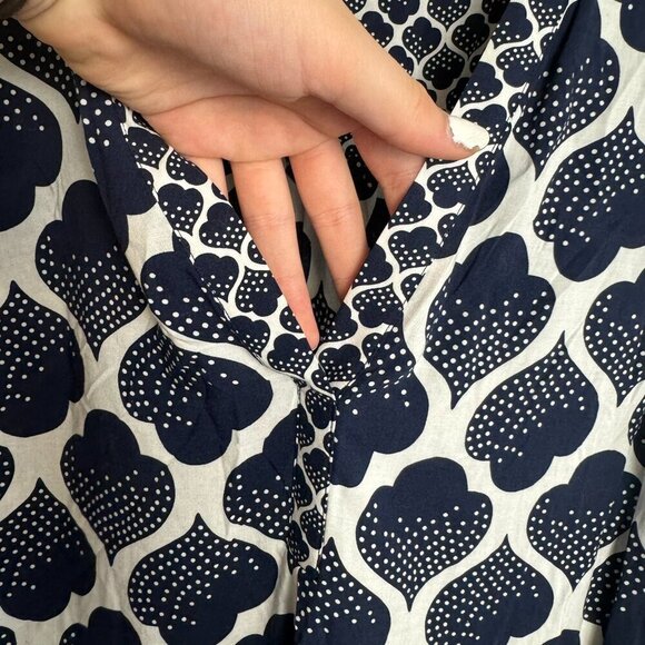 Boden Navy and White Sleeveless Blouse - Picture 4 of 6